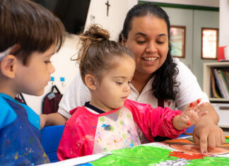 Educação dos filhos: conheça os benefícios que o ambiente escolar oferece